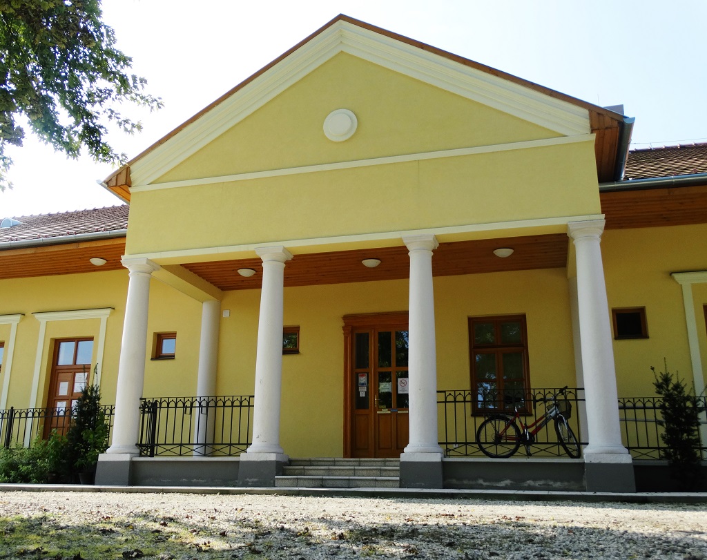Községháza homlokzat felújítás és Kisnemesi Kúria